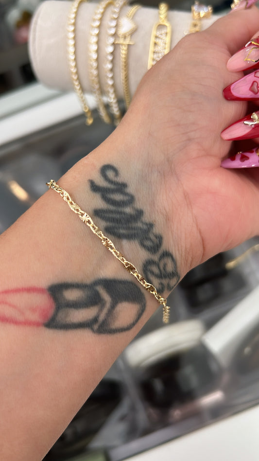 Dainty Corina gold laminated bracelet