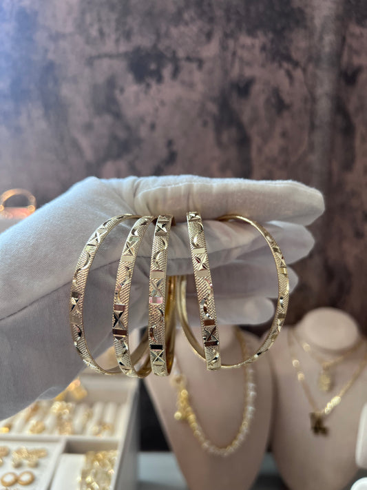 Gold laminated bangles alice (sold by 1)