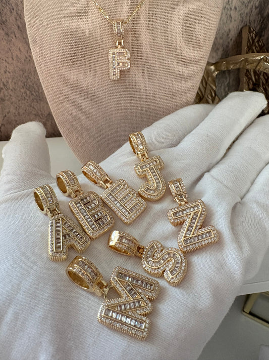Initial gold laminated necklace